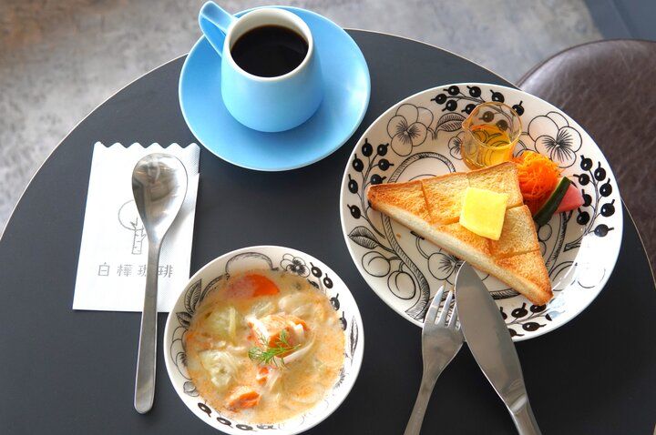 鎌倉散策で立ち寄りたい♪ほっこり過ごす素敵なカフェ「白樺珈琲」