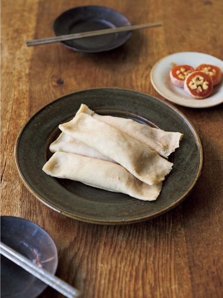 韓国・済州島の郷土料理〝ピントク〟と、干し柿のくるみ巻き〝コッカムマリ〟