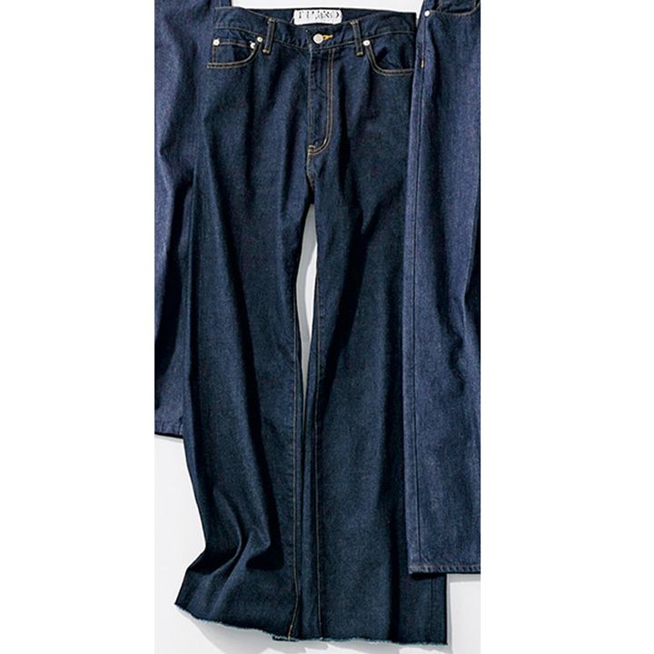 サードマガジンのデニムはハイウエストで足長効果抜群