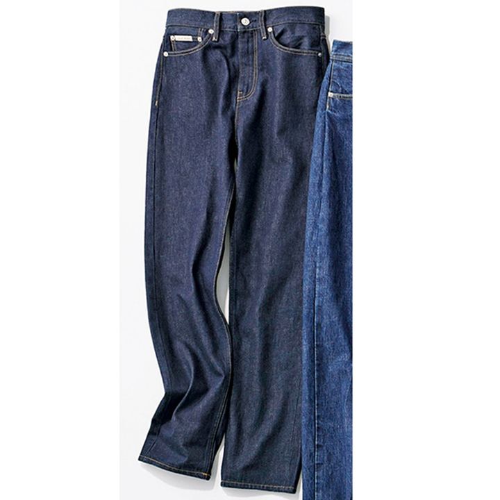 カルバン・クラインの細身ストレートデニム