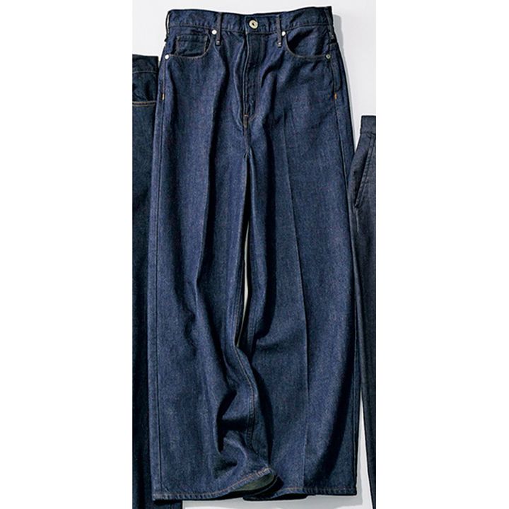 アッパーハイツのデニムはセンタープリーツ入りでシルエット上手に