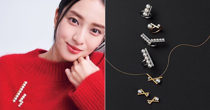 赤いニットの胸元にTASAKIのバランスのブローチを重ねづけした武井咲さんとバランスのリングとネックレスとピアス