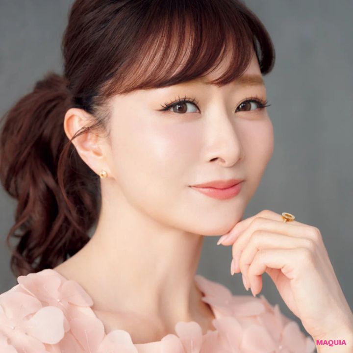 石井美保さんの「肌管理」コスメから美容施術まで全披露。毛細血管ケアや月1レーザーで肌に安定感を_2