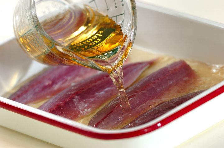 アジの酢漬けサラダの下準備1