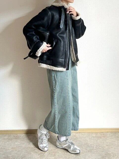 2025guレディースリボンスニーカーコーデ