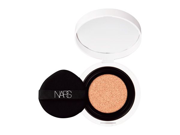 NARS ライトリフレクティング セラムクッション ファンデーション