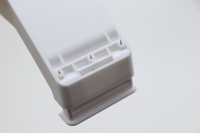 コンセントプラグホルダー ピン