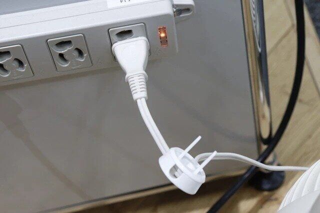 コンセントプラグホルダー2P 使用例