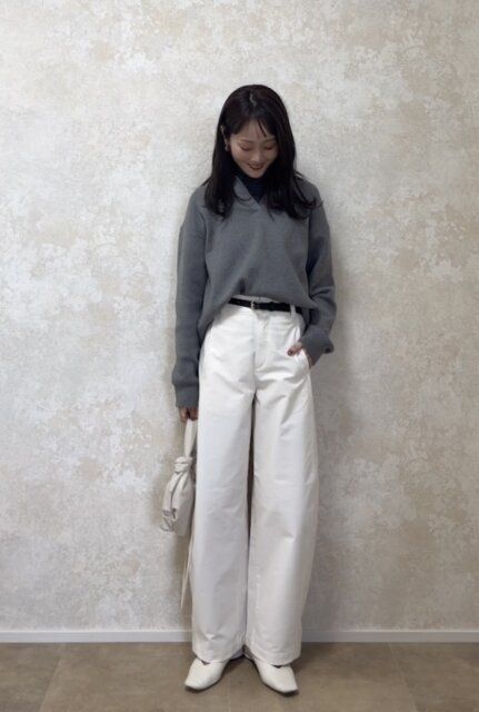 グレーニットでシンプルコーデ