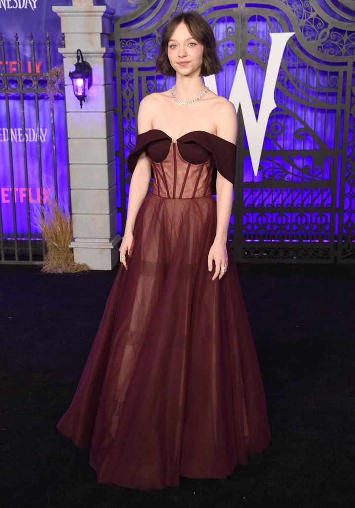 画像: エマ・マイヤーズが『ウェンズデー』シーズン2について話す