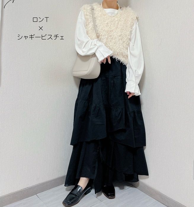 シャギービスチェ×しまむらのブラックの「ティアードスカート」