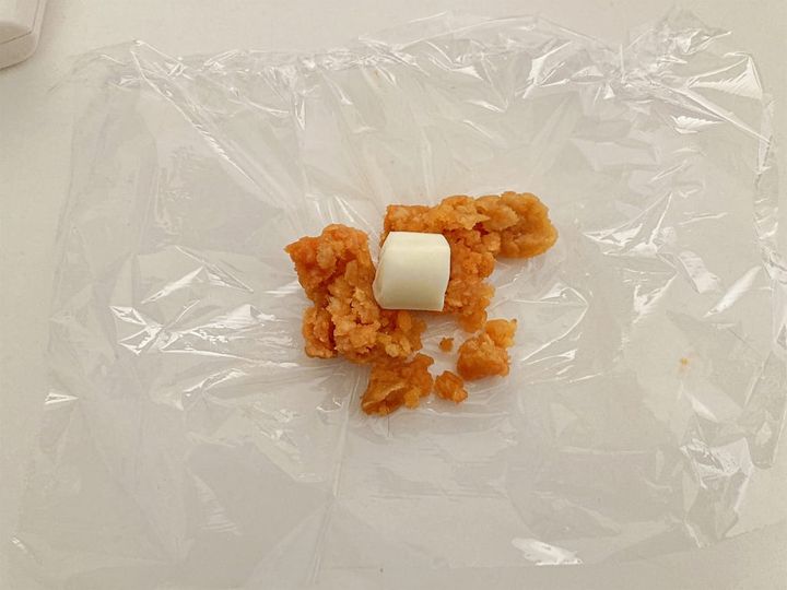 ポテチの生地でチーズを包む