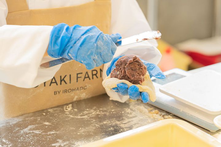 具材を包んで、焼き上げるところまで一貫して体験できます