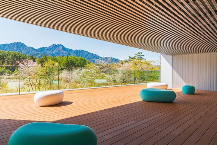 餓鬼岳が望める展望テラス