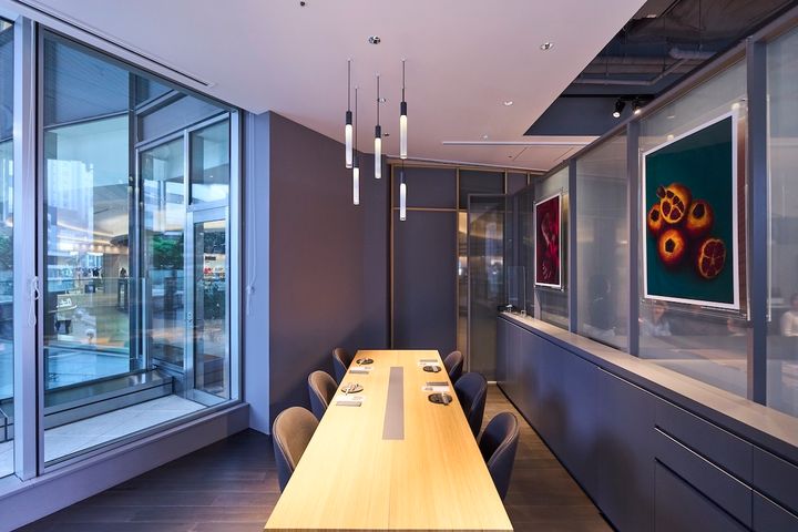 店奥には半個室のようなスペースもあり、グループ利用におすすめ（予約推奨）