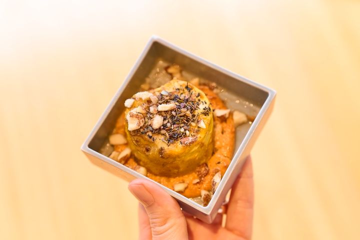 食材調達が難しい根セロリが主役の「根セロリステーキ ロメスコソース」