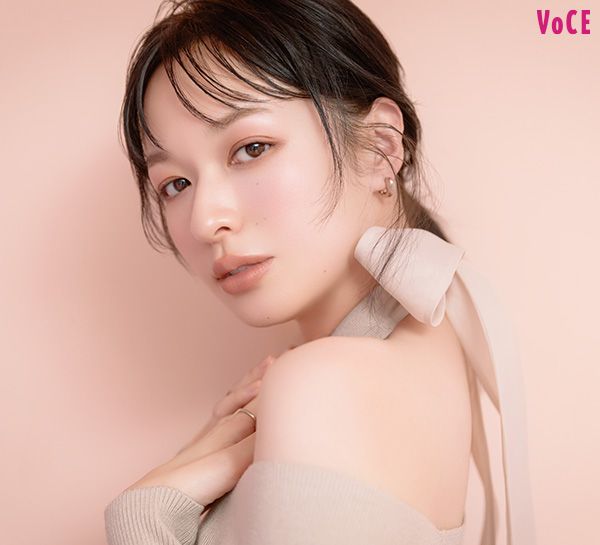 肌映えベージュだからつくれるフェミニンなまろやかさ