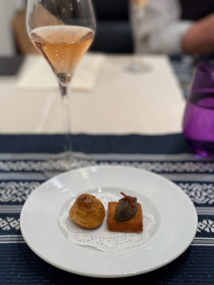 フキノトウのタップナードのカナッペ グジェール