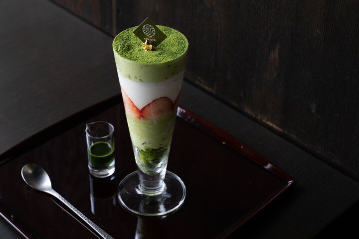 金沢城の景色とともに楽しむ「見城亭」のストロベリーアフタヌーンティー