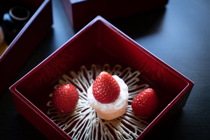 金沢城の景色とともに楽しむ「見城亭」のストロベリーアフタヌーンティー