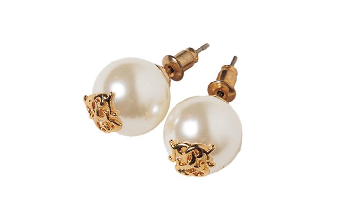 SNIDELのパールピアス