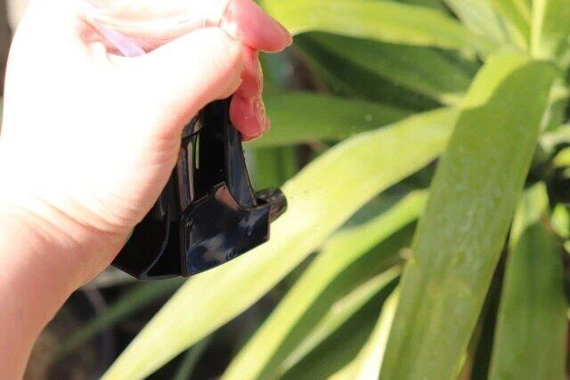 ダイソー 逆さで使えるスプレーボトル（スリム、250ml）