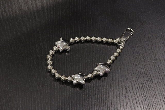 ダイソー メタリックスタービーズキーホルダー