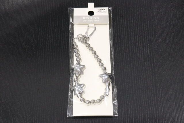 ダイソー メタリックスタービーズキーホルダー パッケージ