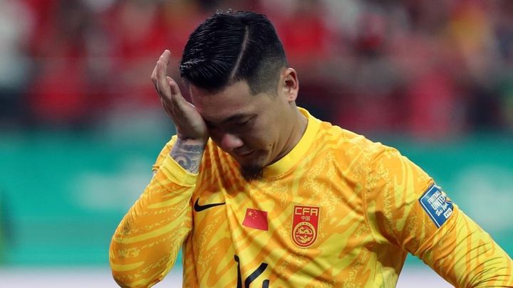 36歳の中国代表GK、7万人観戦試合でとんでもないミス…「低レベル、有罪！監督失望！」と酷評される