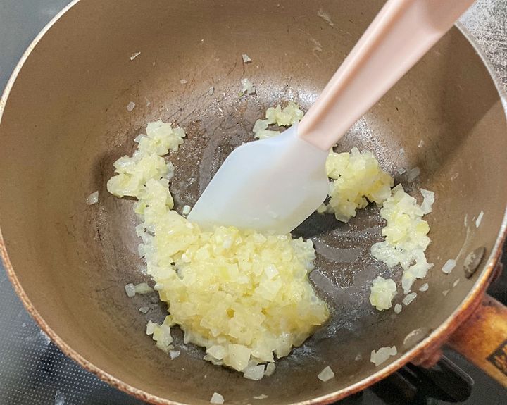 バターを入れてよく混ぜる