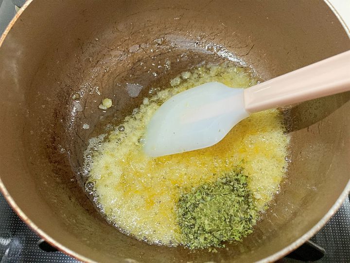 火を止めて青のりを入れる