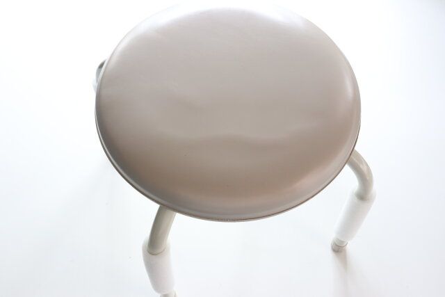 パイプ椅子 デザイン