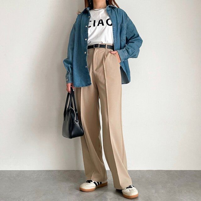 デニムジャケット感覚で羽織って大人カジュアルコーデ