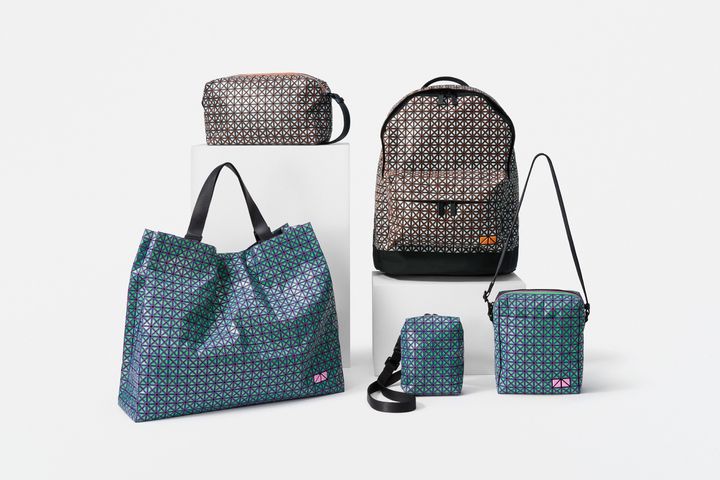 （左上から時計まわり）サドルバッグ ラフ 本体H14.5cm ¥53,900 デイパック ラフ 本体H43cm ¥74,800 ボイジャー ラフ 本体H20cm ¥51,700 ビートル ラフ 本体H7cm ¥49,500 カート ラフ 本体H38cm ¥70,400