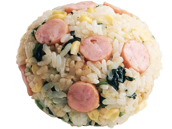 ウインナーとほうれん草、コーンのカレーピラフおにぎり