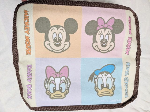 ディズニーキャラクターの折りたたみチェア＆レジャーシート