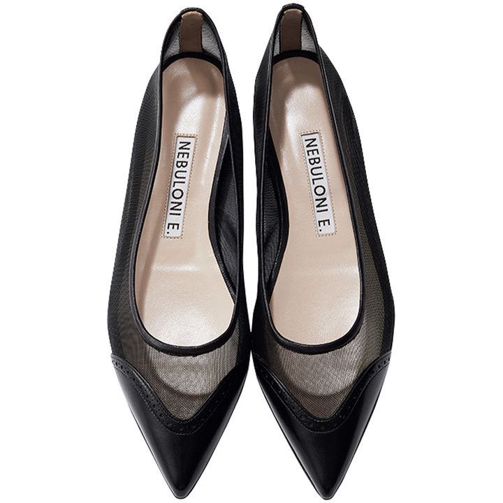 ネブローニの透け感ある黒パンプス