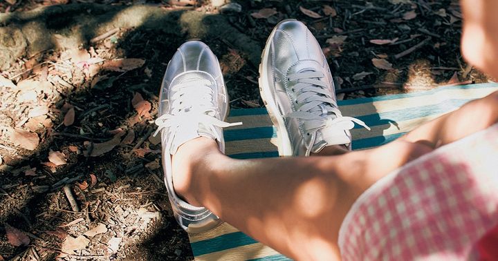 HOGANのシルバースニーカー