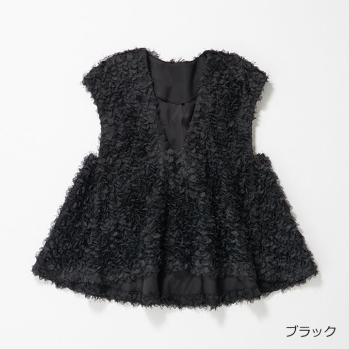 THREE SQUAREのシャギーペタルジレ_ブラック前