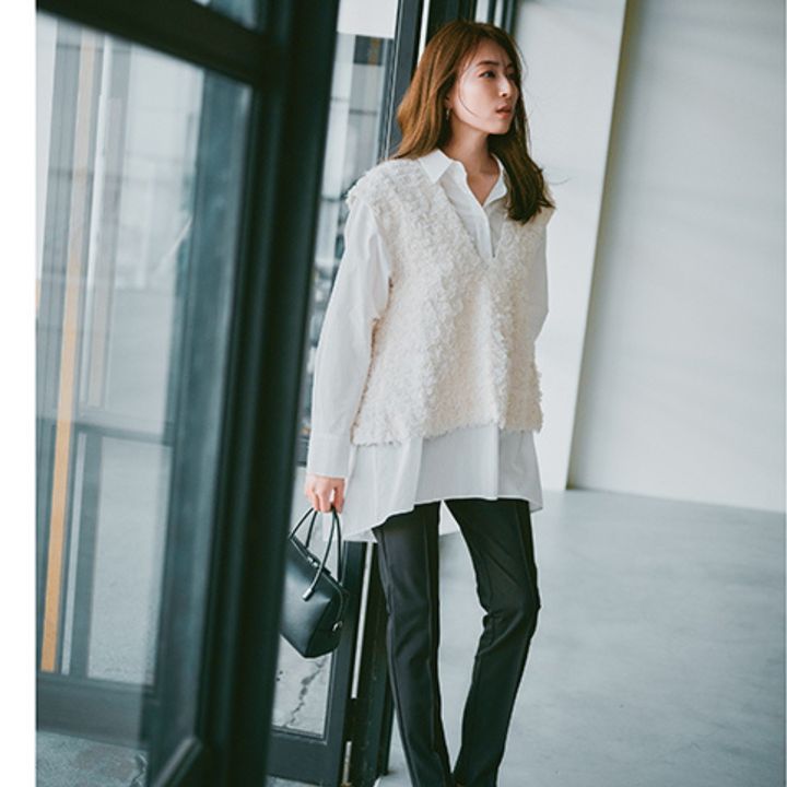 THREE SQUAREのシャギーペタルジレ_モデル2