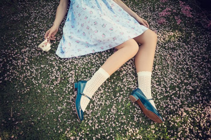 メリージェーンをはく女性