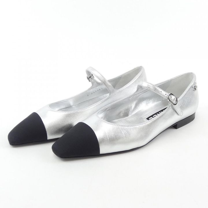 シャネルのシルバー×ブラック メリージェーン