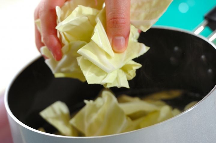 キャベツと鶏肉のスープの作り方2