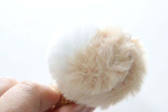 セリアのモコモコなFLUFFY KEY HOLDER ‐キーホルダー‐