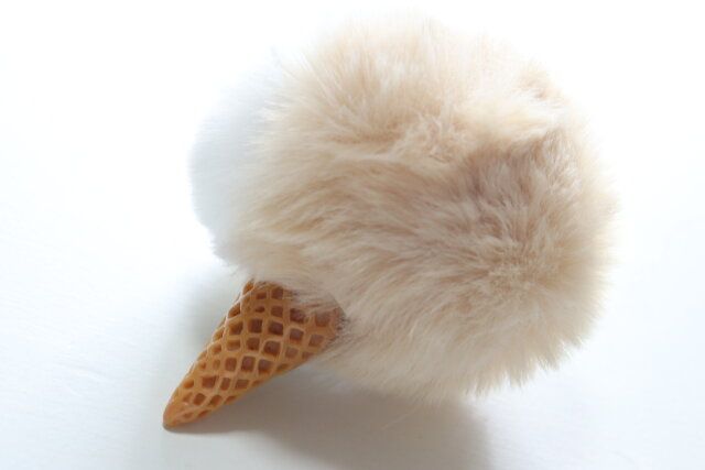 セリアのアンバランスなFLUFFY KEY HOLDER ‐キーホルダー‐