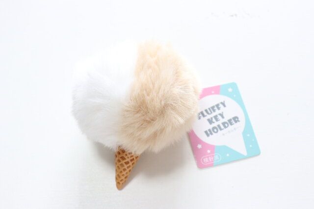 セリアのFLUFFY KEY HOLDER ‐キーホルダー‐のパッケージ