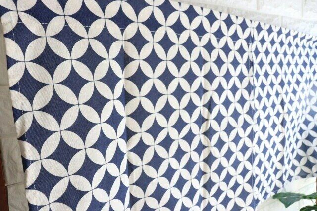 ダイソー 和柄のれん（約85cm×40cm、麻の葉、七宝）