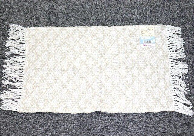 ダイソー リサイクル糸を使用した環境にやさしいハンドウーブンマット（ダイヤ） パッケージ