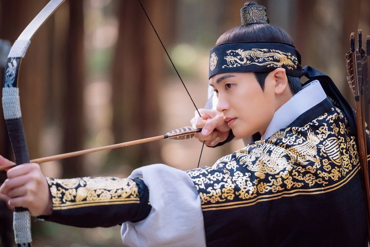 パク・ヒョンシクが呪われた王世子を好演！ 家族殺しの容疑をかけられた女との運命は？