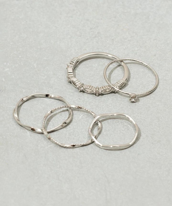 画像1: 出典：3COINS